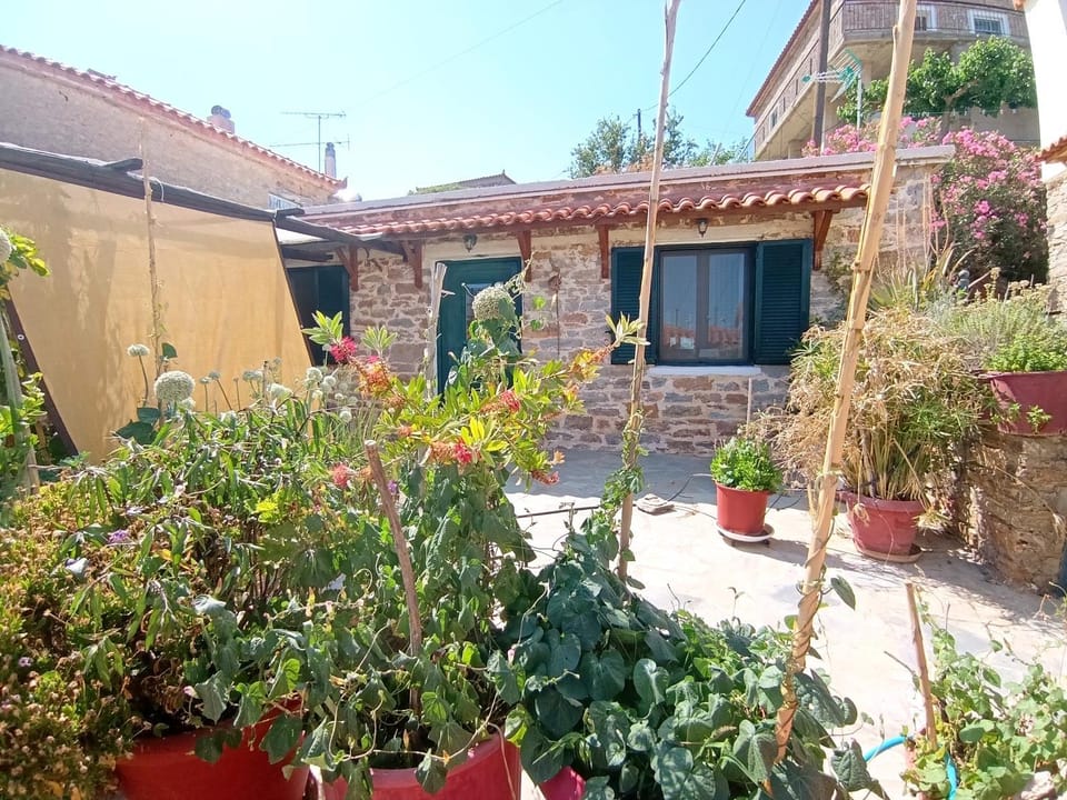 Moonstone retreat House in Euboea