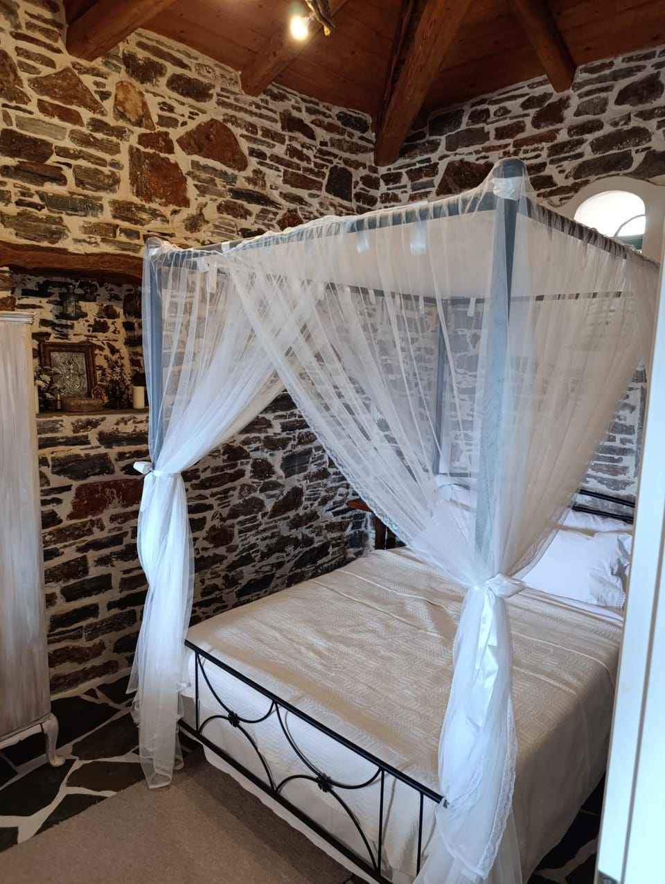 Moonstone retreat House in Euboea