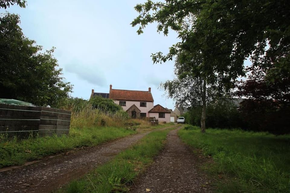 A nicely presented friendly comfortable ECO cottage Apartment in Stroud District