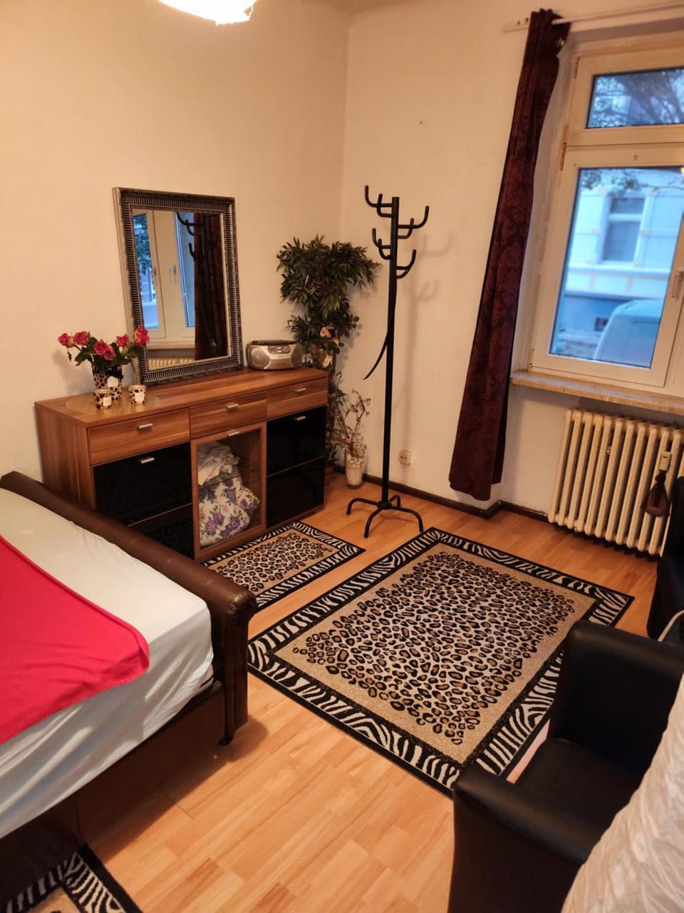 Bed, Living room, Photo of the whole room, Seating area, Bedroom