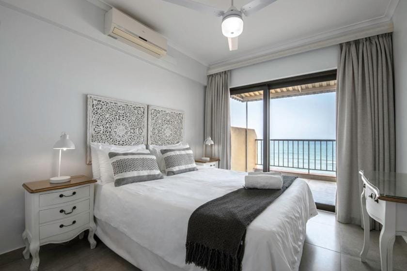 Bed, View (from property/room), Balcony/Terrace, Photo of the whole room, Beach, Bedroom, Sea view, towels