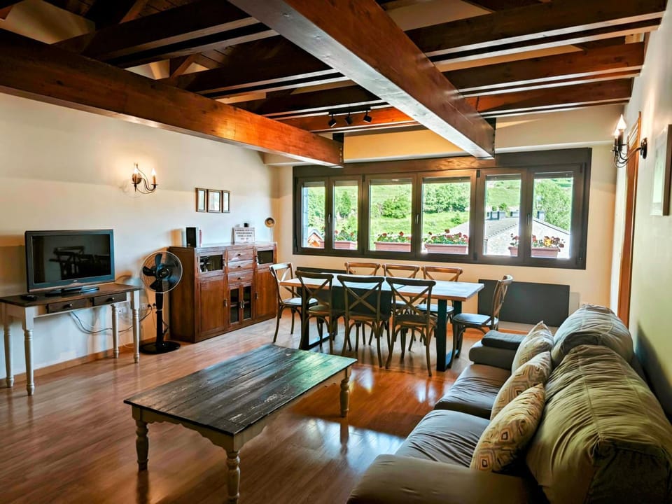 Living room, Dining area