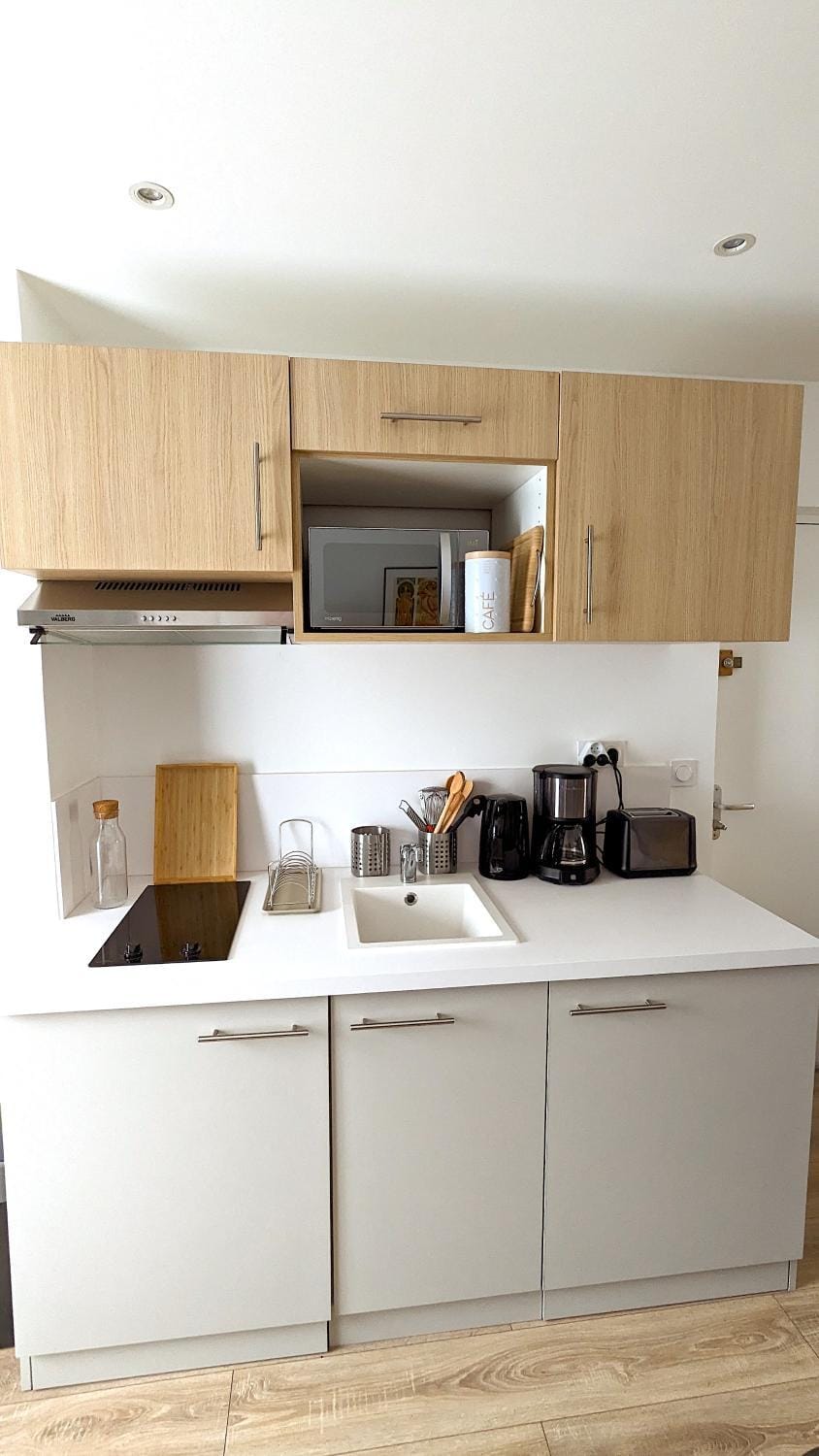 Kitchen or kitchenette