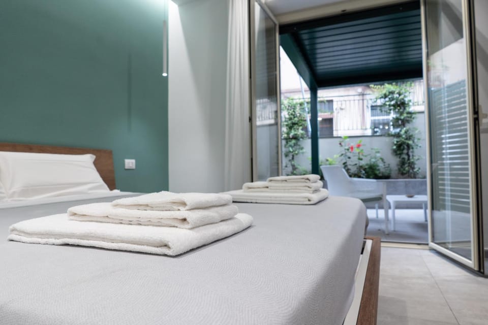 Photo of the whole room, Bedroom, towels