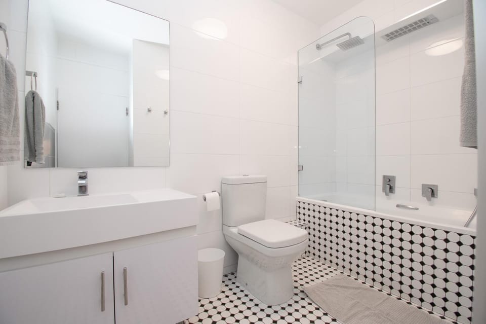 Shower, Toilet, Bathroom, Bath, towels