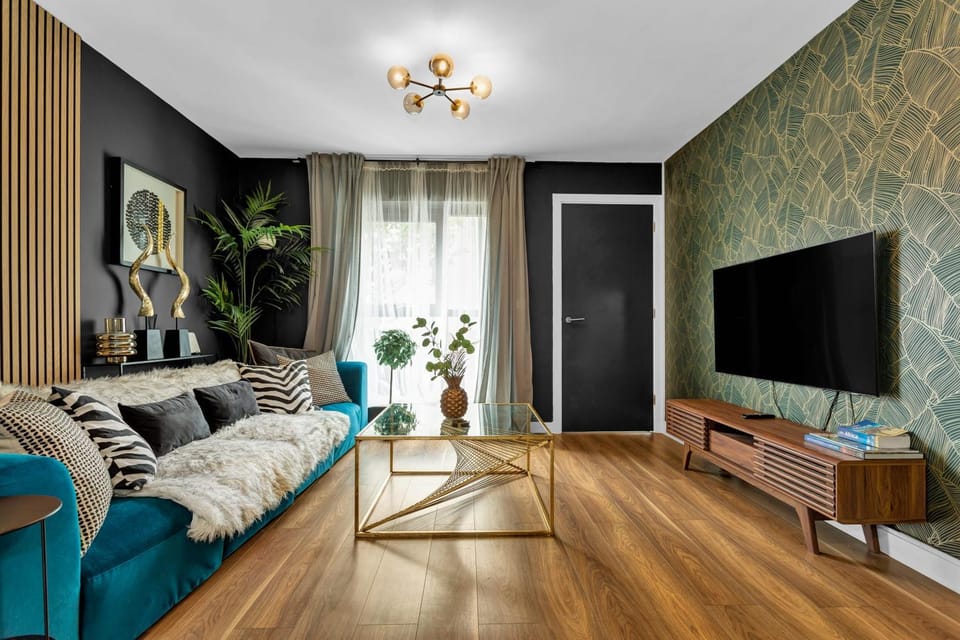 Communal lounge/ TV room, Living room, Seating area, Evening entertainment