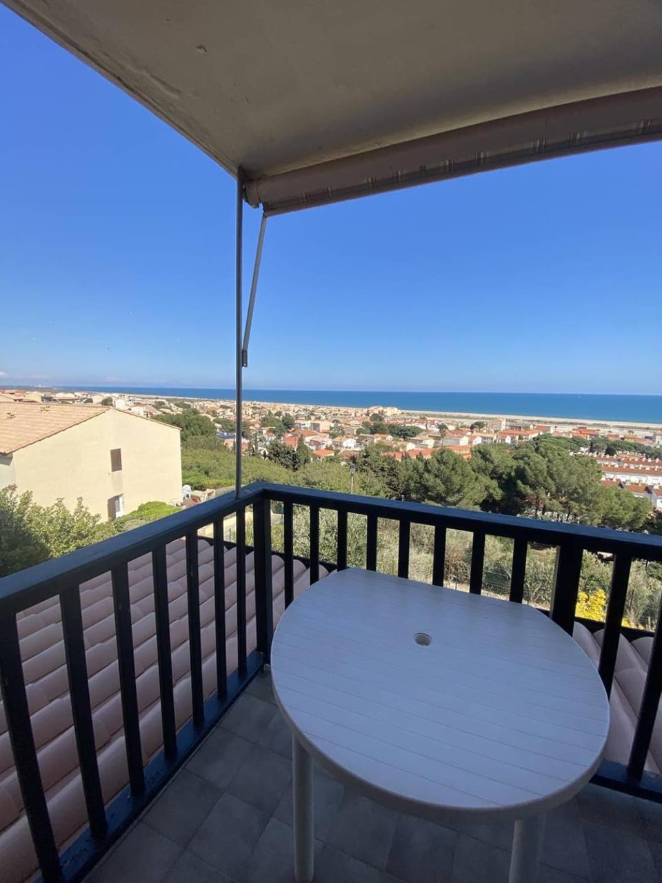 Appartement T3 avec terrasse donnant sur la mer sur Saint Pierre la Mer Apartment in Fleury