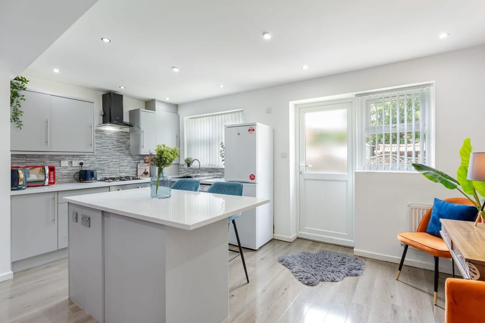 Kitchen or kitchenette, dishwasher, oven, pet friendly, stove