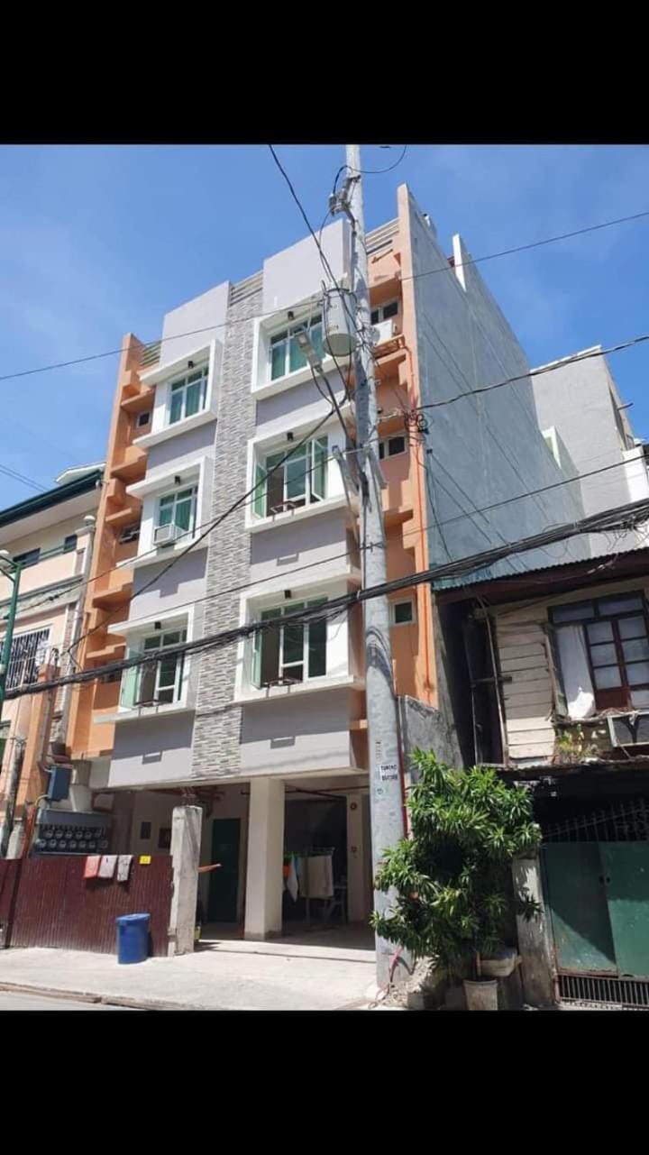AGB Anchorage Inn, male dorm Hostel in Makati