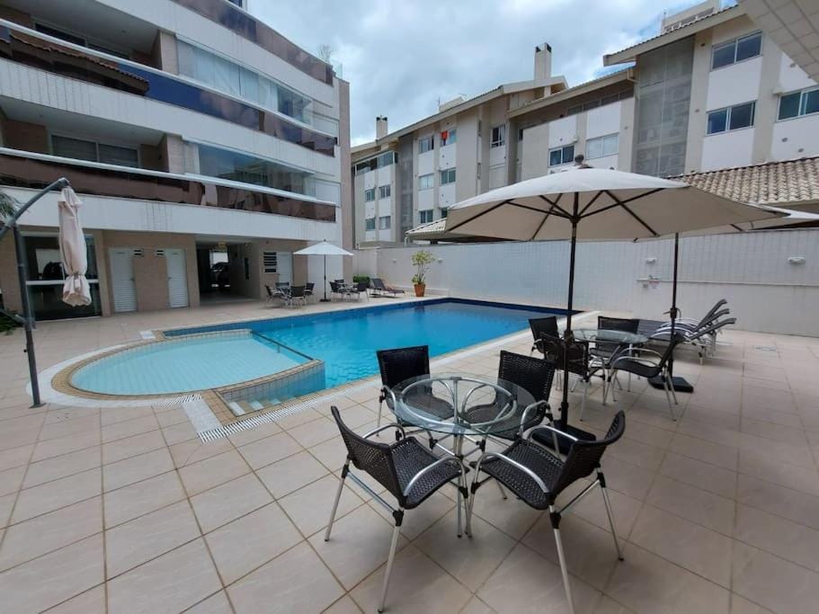 C191 Apartamento a 100m do mar com piscina Apartment in Florianopolis