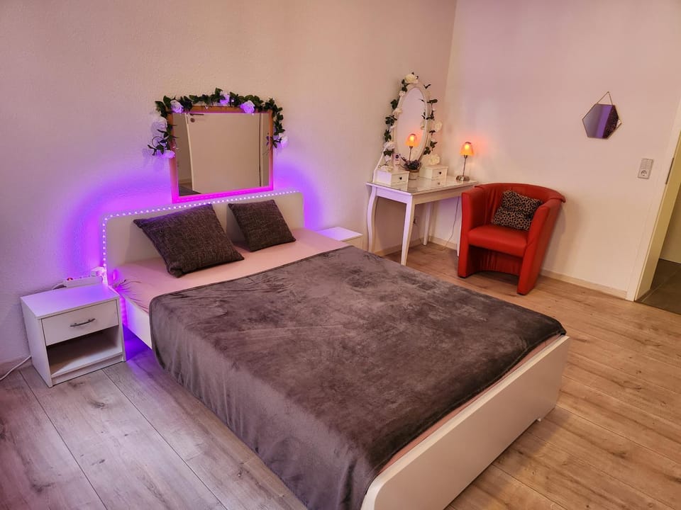 MD- Bukau, FeWo, City, chic, Erdgeschoss, BESTPREIS- Leistung, für 1-5 Personen, 1 Dreibettzimmer, 1 Doppelzimmer 79 qm , Küche, Bad Apartment in Magdeburg