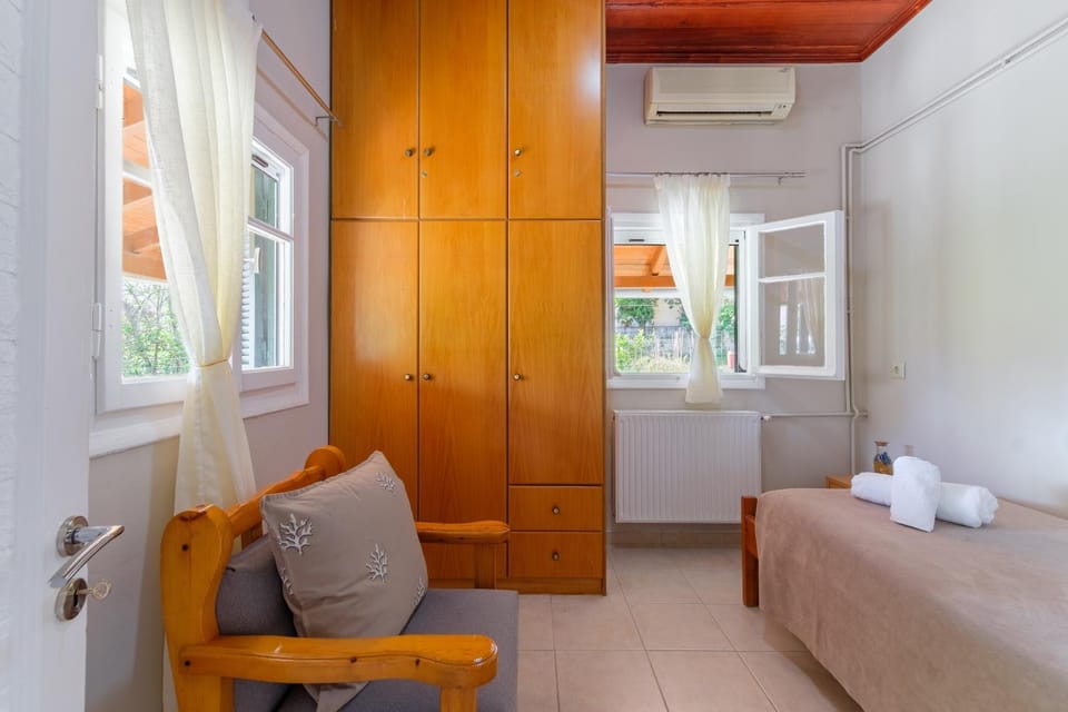 Bed, internet, wardrobe, air conditioner