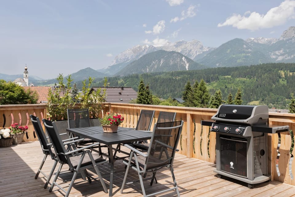 Day, Natural landscape, BBQ facilities, View (from property/room), Balcony/Terrace, Dining area, Mountain view