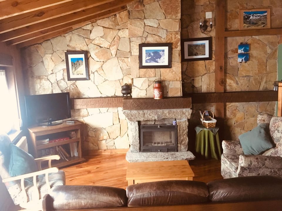 Communal lounge/ TV room, TV and multimedia, Living room, Seating area