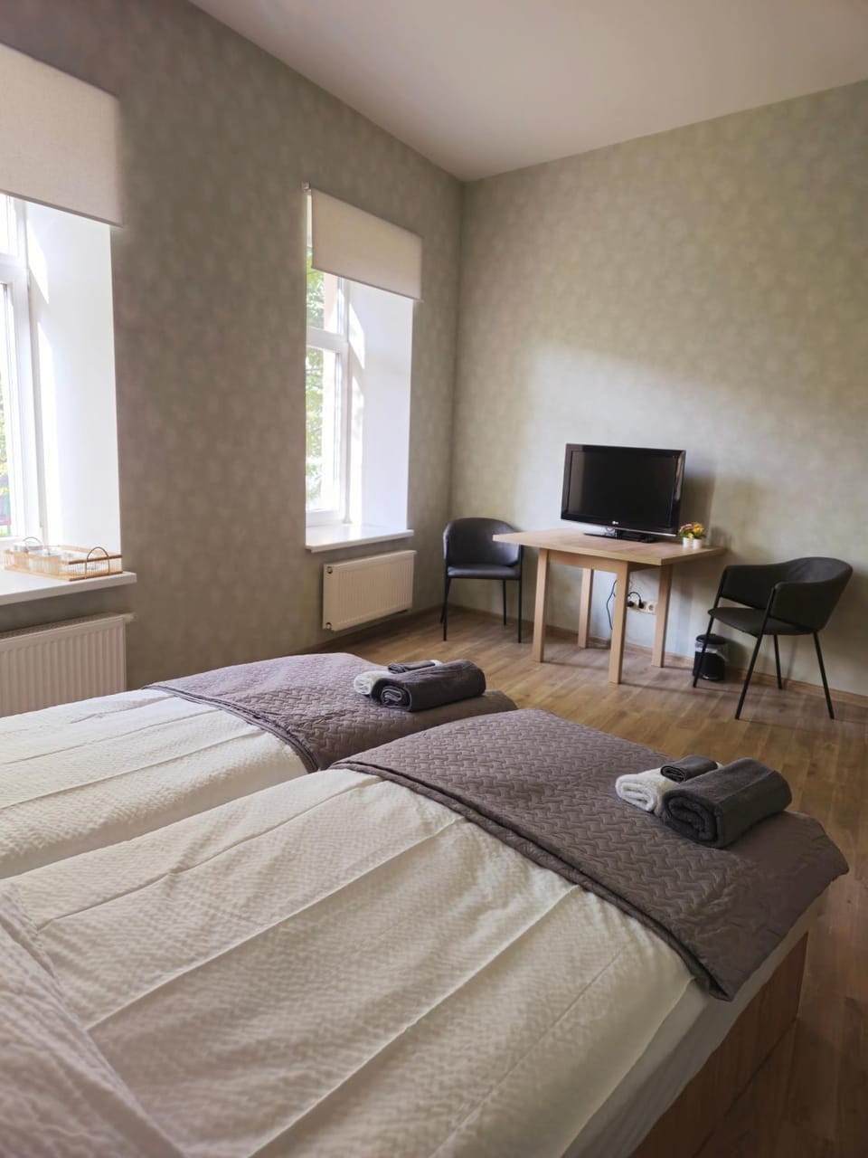 Bed, TV and multimedia, Photo of the whole room, Bedroom, hair dresser
