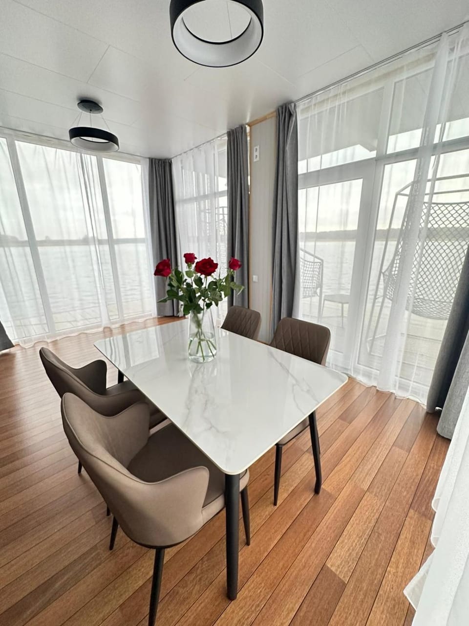 Seating area, Dining area