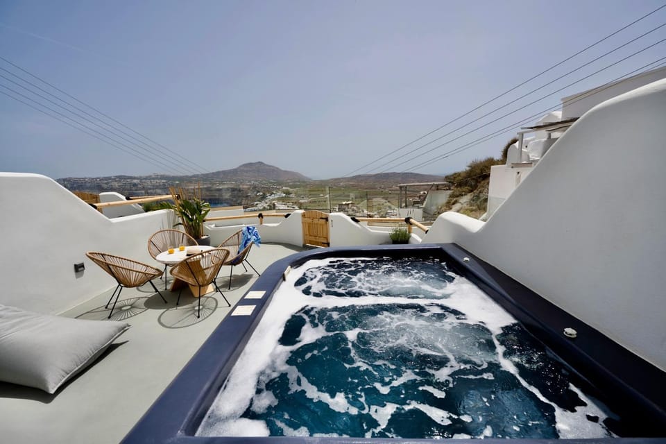Day, Natural landscape, Hot Tub, Balcony/Terrace, Mountain view, Pool view