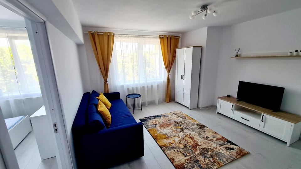 Communal lounge/ TV room, TV and multimedia, Living room, Seating area, Evening entertainment