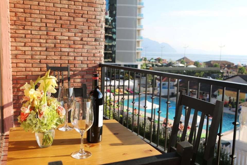 View (from property/room), Balcony/Terrace, Pool view