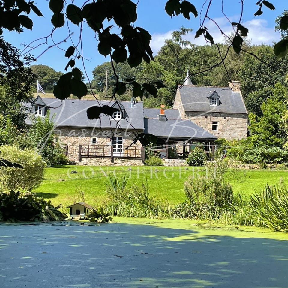La familiale du manoir de Kerollivier House in Brittany