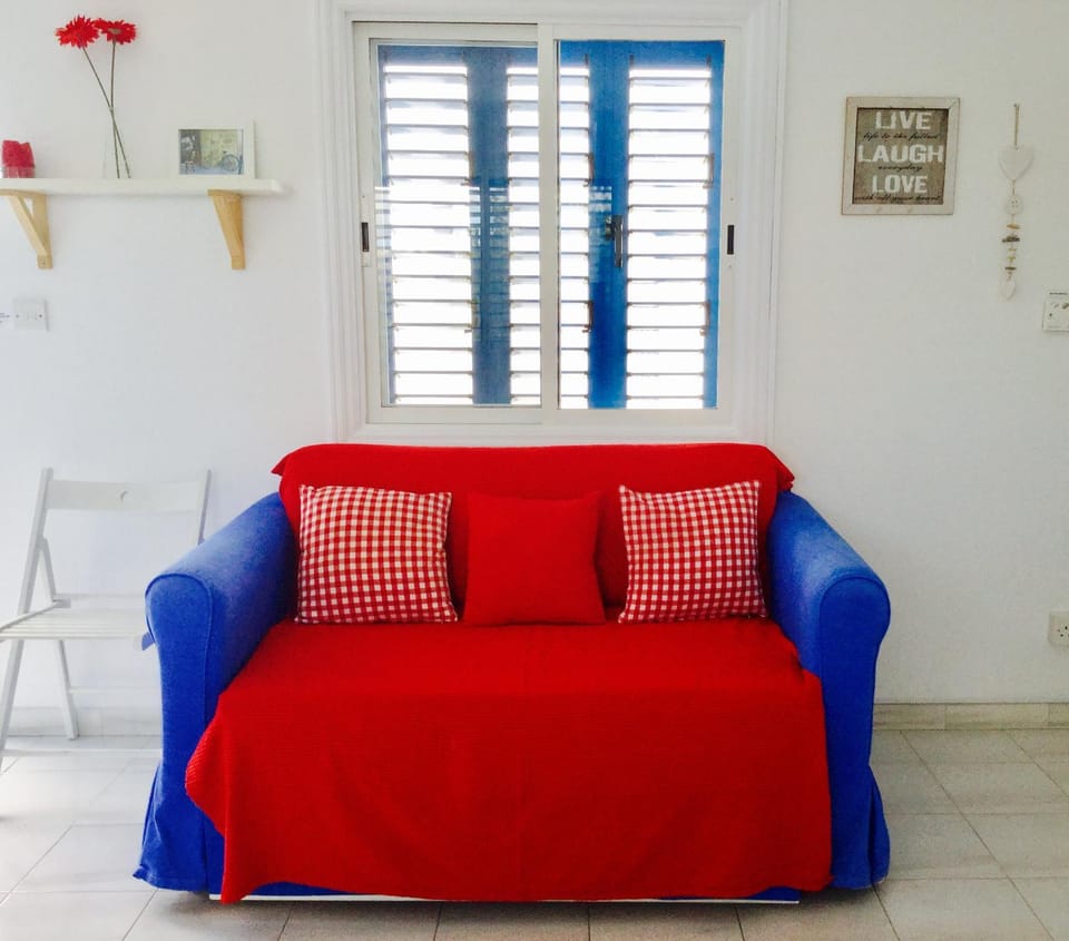 Bed, Living room