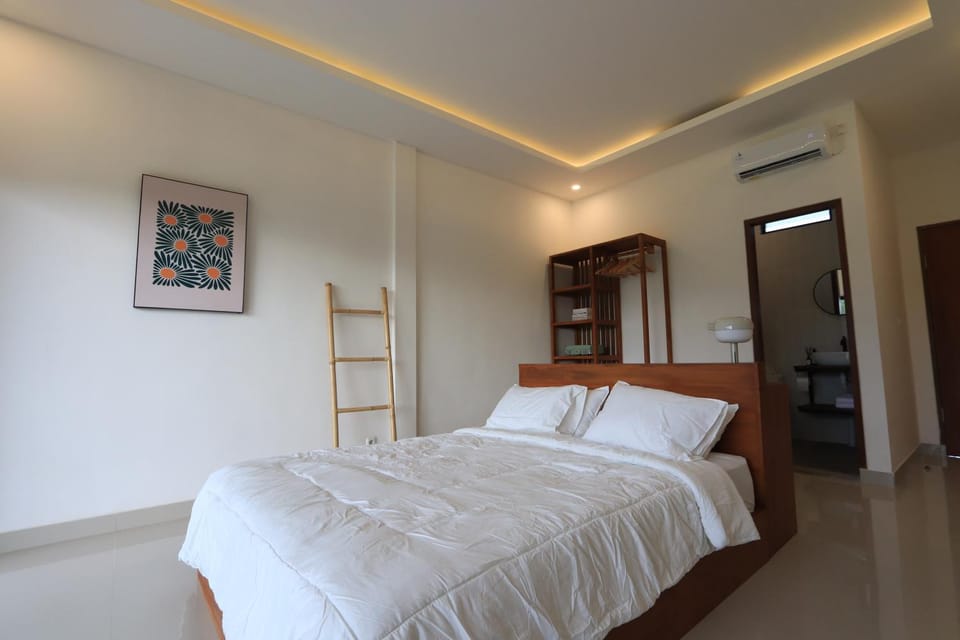 Bed, Photo of the whole room, Bedroom, wardrobe, air conditioner
