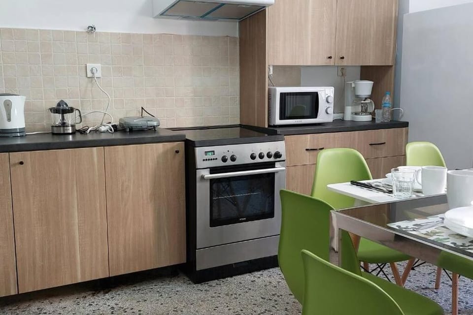 Fokionos Athens Centre 5 BD, 1,5 BATH Apartment in Athens
