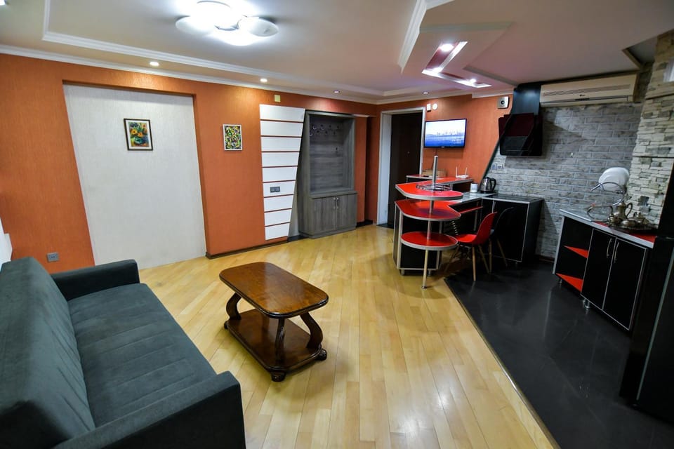 TV and multimedia, Living room, Seating area, Dining area, air conditioner