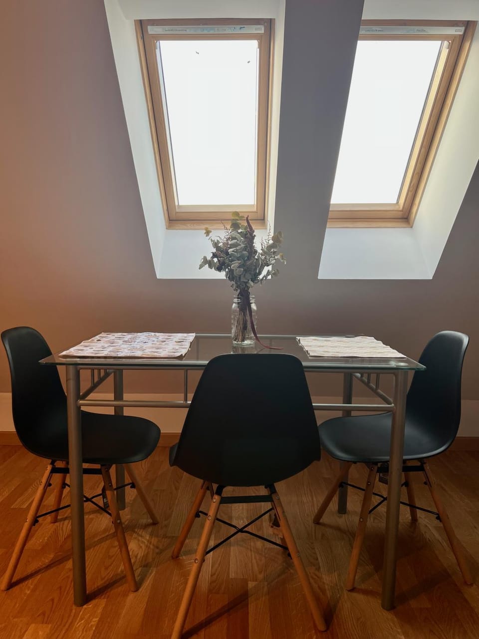 Seating area, Dining area