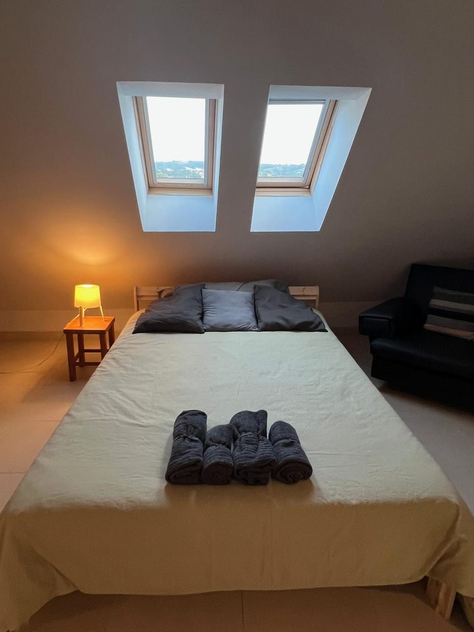 Bed, Photo of the whole room, Bedroom, towels