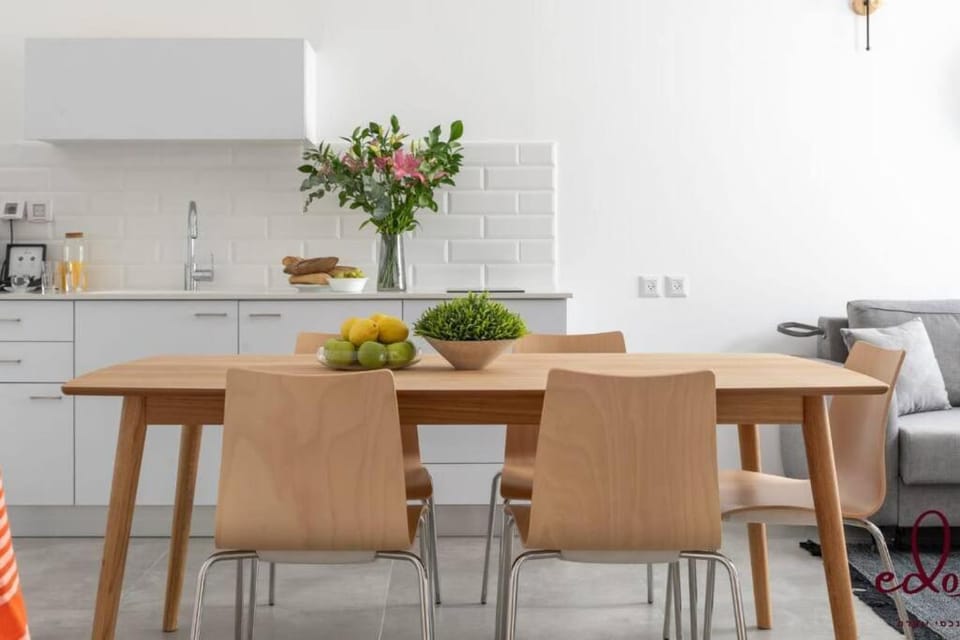 Kitchen or kitchenette, Seating area, Dining area