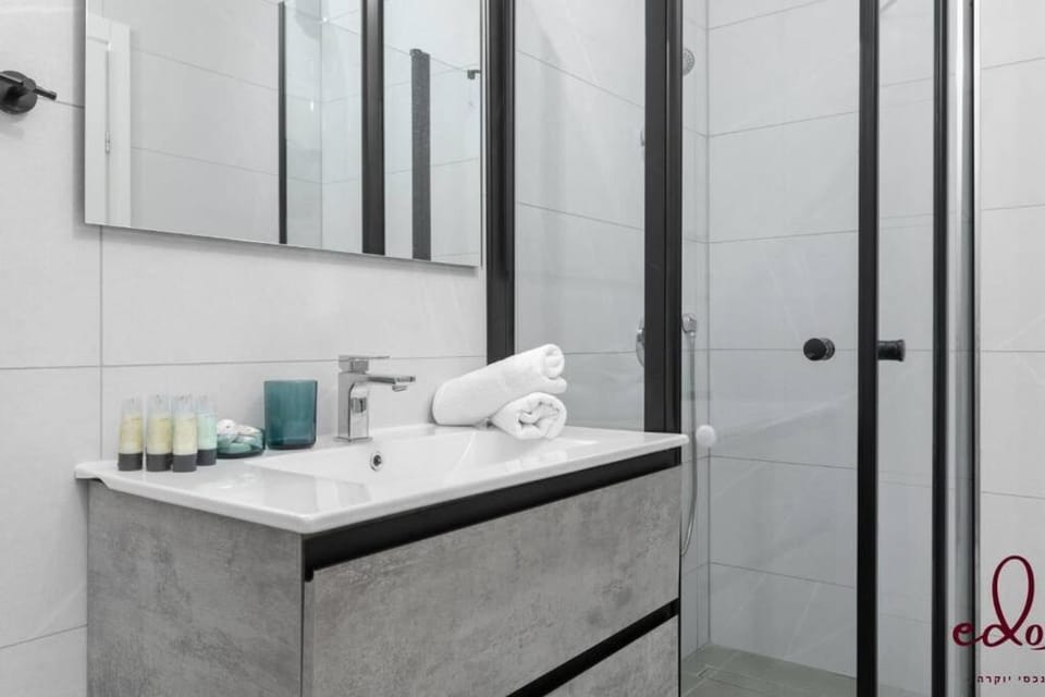 Bathroom, towels