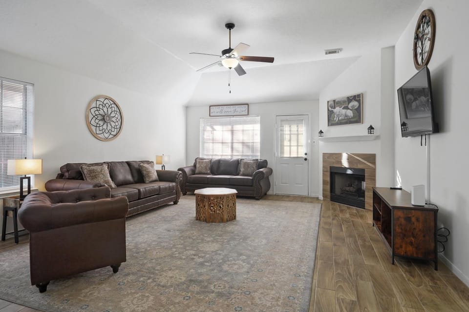 TV and multimedia, Living room, fireplace