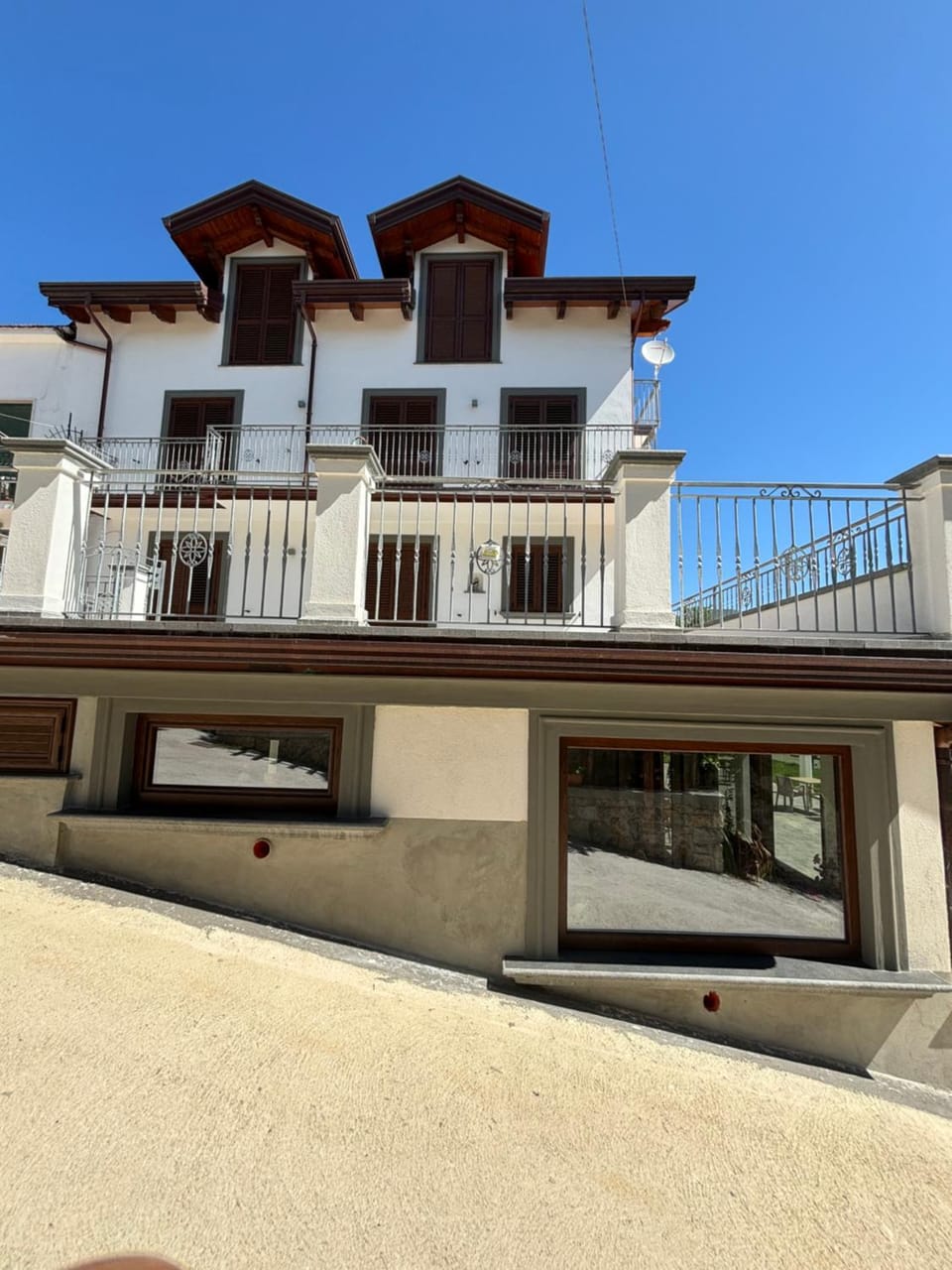 Property building, Balcony/Terrace