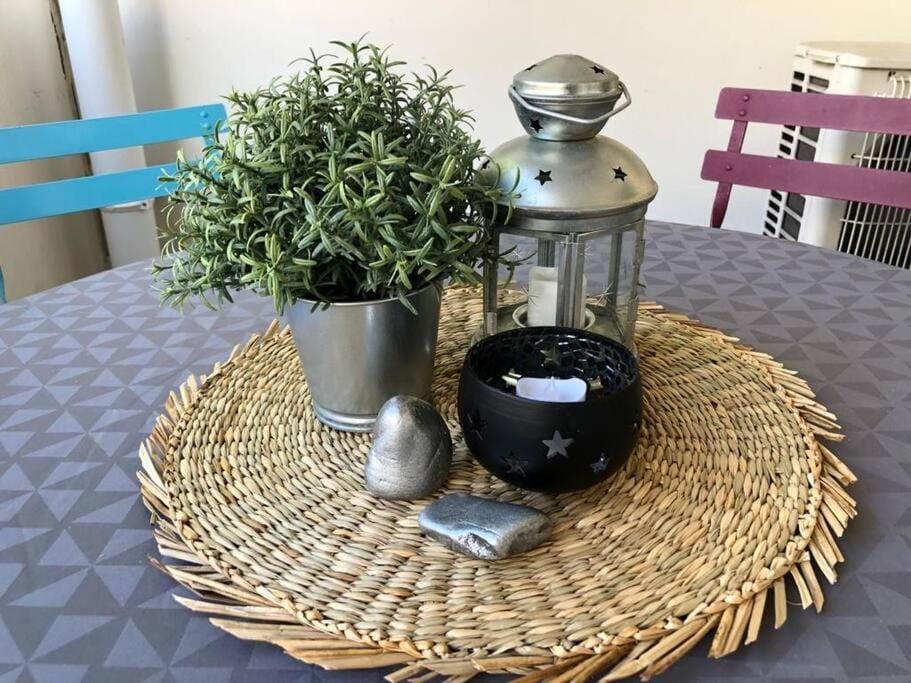 Coffee/tea facilities, Dining area