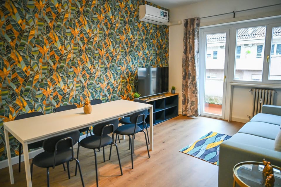 TV and multimedia, Living room, Dining area