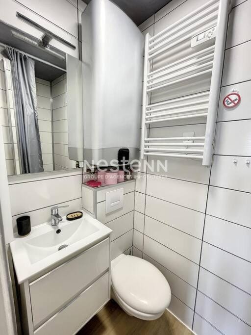 Shower, Toilet
