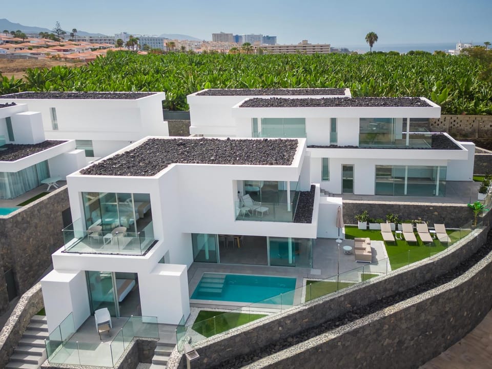 Property building, Natural landscape, Pool view, Swimming pool, sunbed