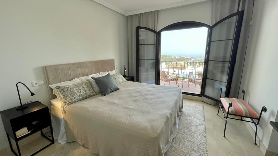 Bed, View (from property/room), Balcony/Terrace, Photo of the whole room, Bedroom