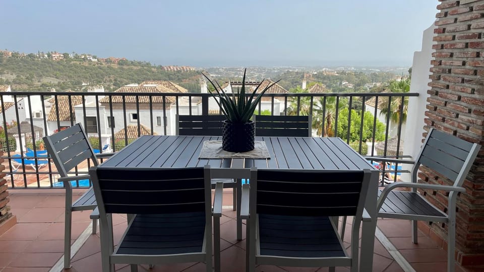 Day, Natural landscape, View (from property/room), Balcony/Terrace, Dining area, Pool view, Swimming pool, sunbed