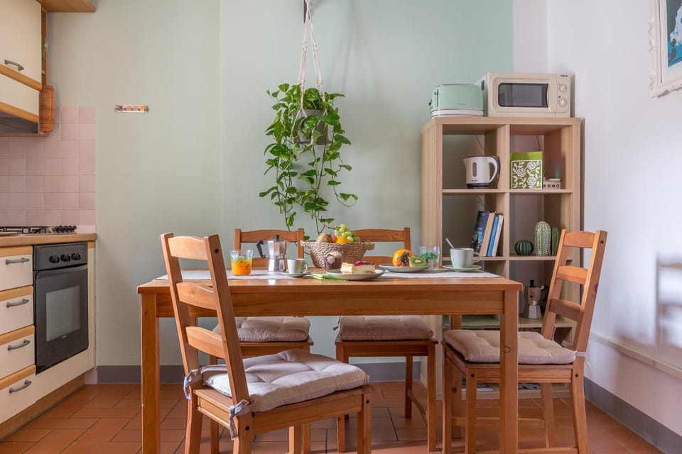 Kitchen or kitchenette, Food and drinks, Dining area, minibar, stove