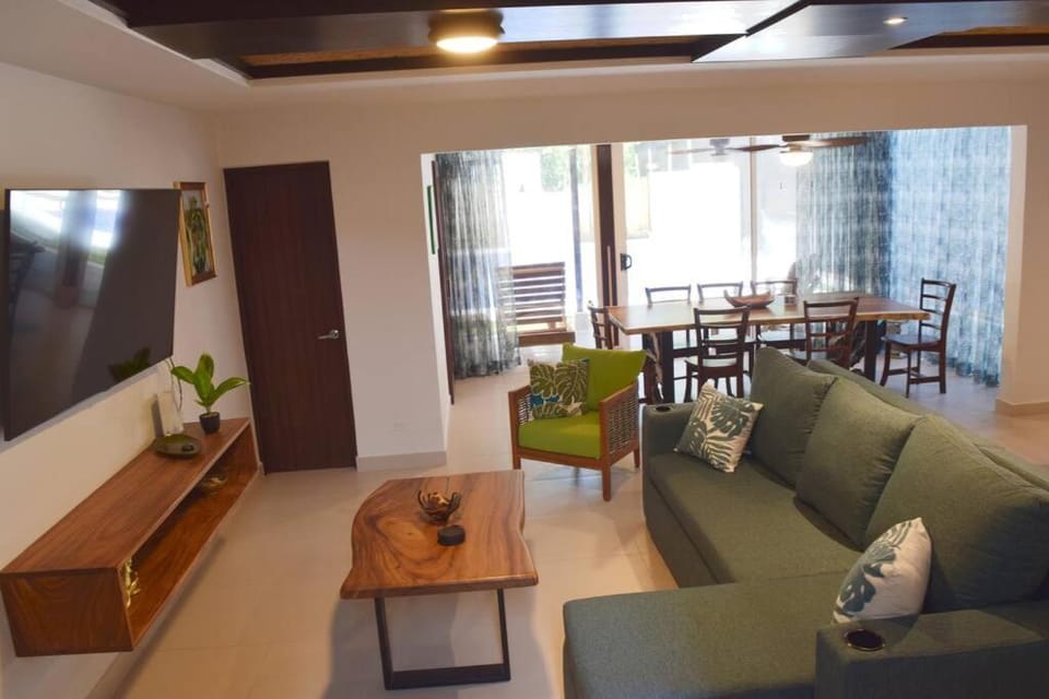 Amazing! 4 bdrm beach house, Ciudad del Mar, Jaco Apartment in Jaco
