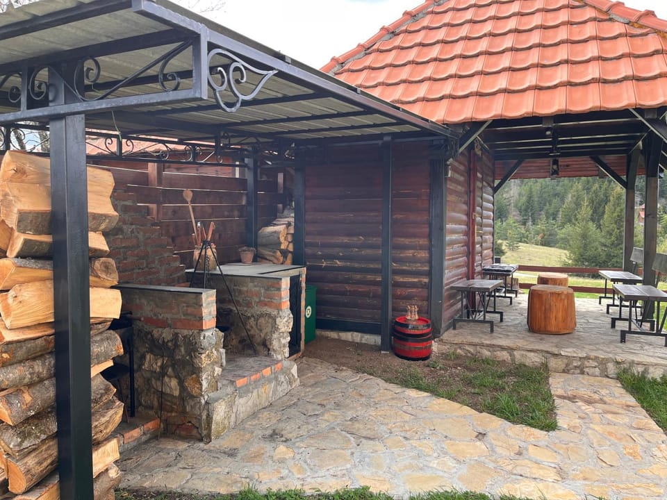 BBQ facilities, Dining area, Garden view