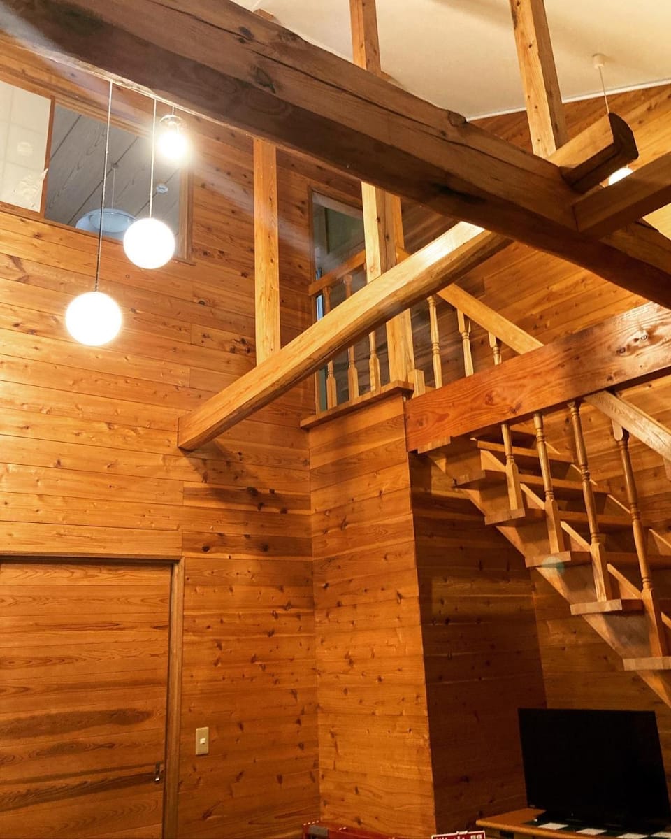 翠 -kawasemi- House in Japan