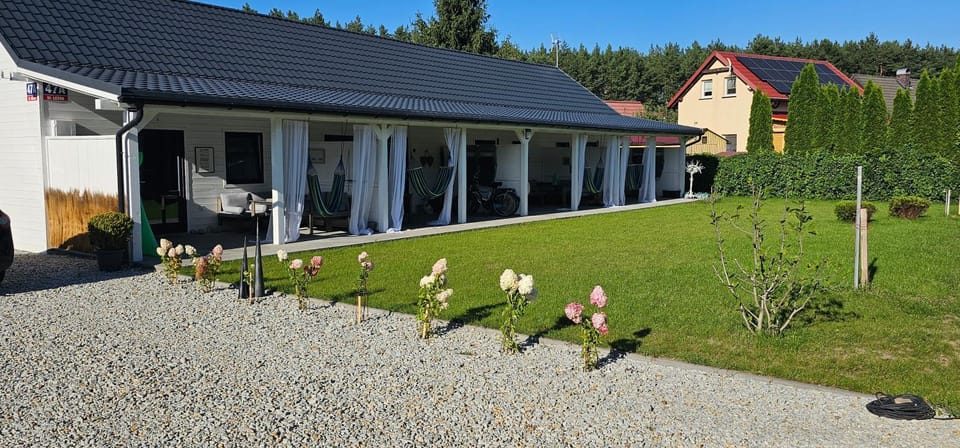 Property building, Spring, Day, Natural landscape, Garden, Garden view