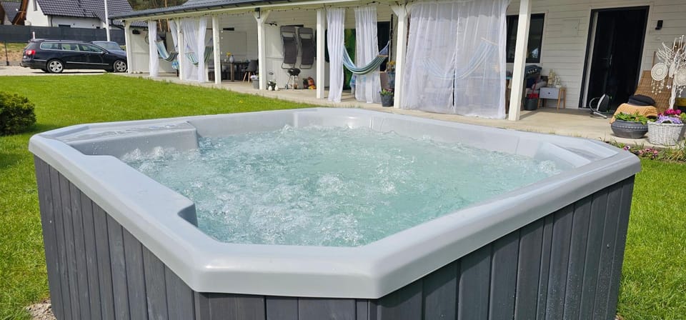 Property building, Day, Hot Tub