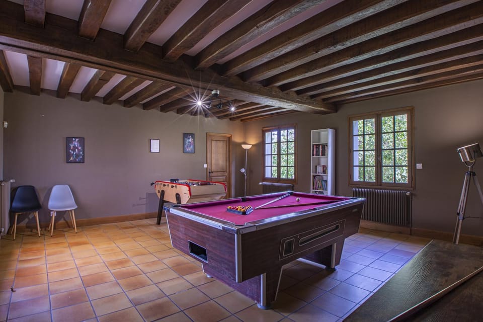 Billiard, Game Room