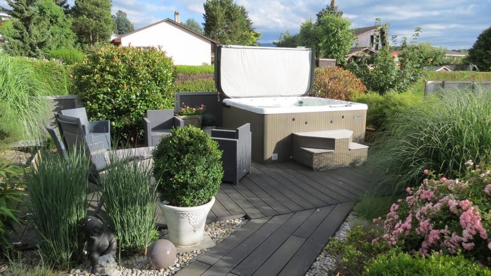 Patio, Spa and wellness centre/facilities