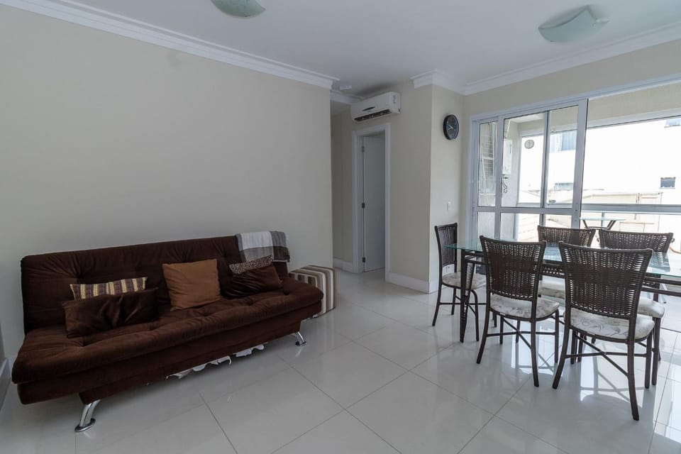 173 - Apartamento 02 Dormitórios na praia de Bombas para 6 pessoas Apartment in Bombinhas