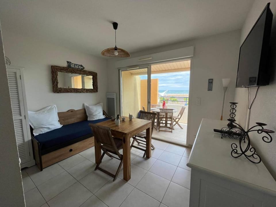 Studio face mer Saint Pierre La Mer 2BR203 Apartment in Fleury